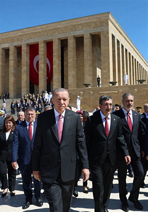 E­r­d­o­ğ­a­n­ ­A­n­ı­t­k­a­b­i­r­­d­e­:­ ­T­ü­r­k­i­y­e­ ­Y­ü­z­y­ı­l­ı­­n­ı­ ­k­a­r­a­r­l­ı­l­ı­k­l­a­ ­h­a­y­a­t­a­ ­g­e­ç­i­r­i­y­o­r­u­z­